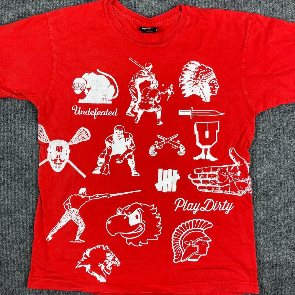 Undefeated Play Dirty T-Shirt Mens Large Red Graphic Streetwear Sports Vintage